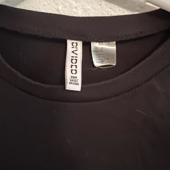 Ribbed black crop top - Picture 2 of 2